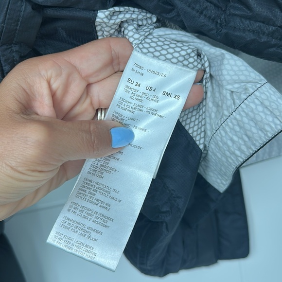 Bogner black ski jacket with lamb fur removable collar and suede fringe XS $2200 - Picture 13 of 16